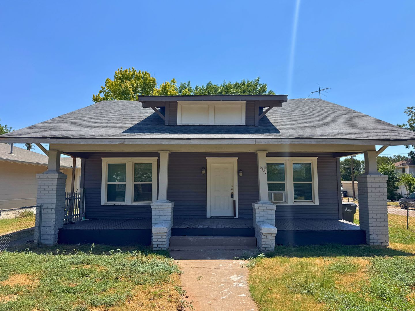2 Bed 1 Bath Corner-Lot Home w/ Huge Front Porch In Floral Heights! – photo 1