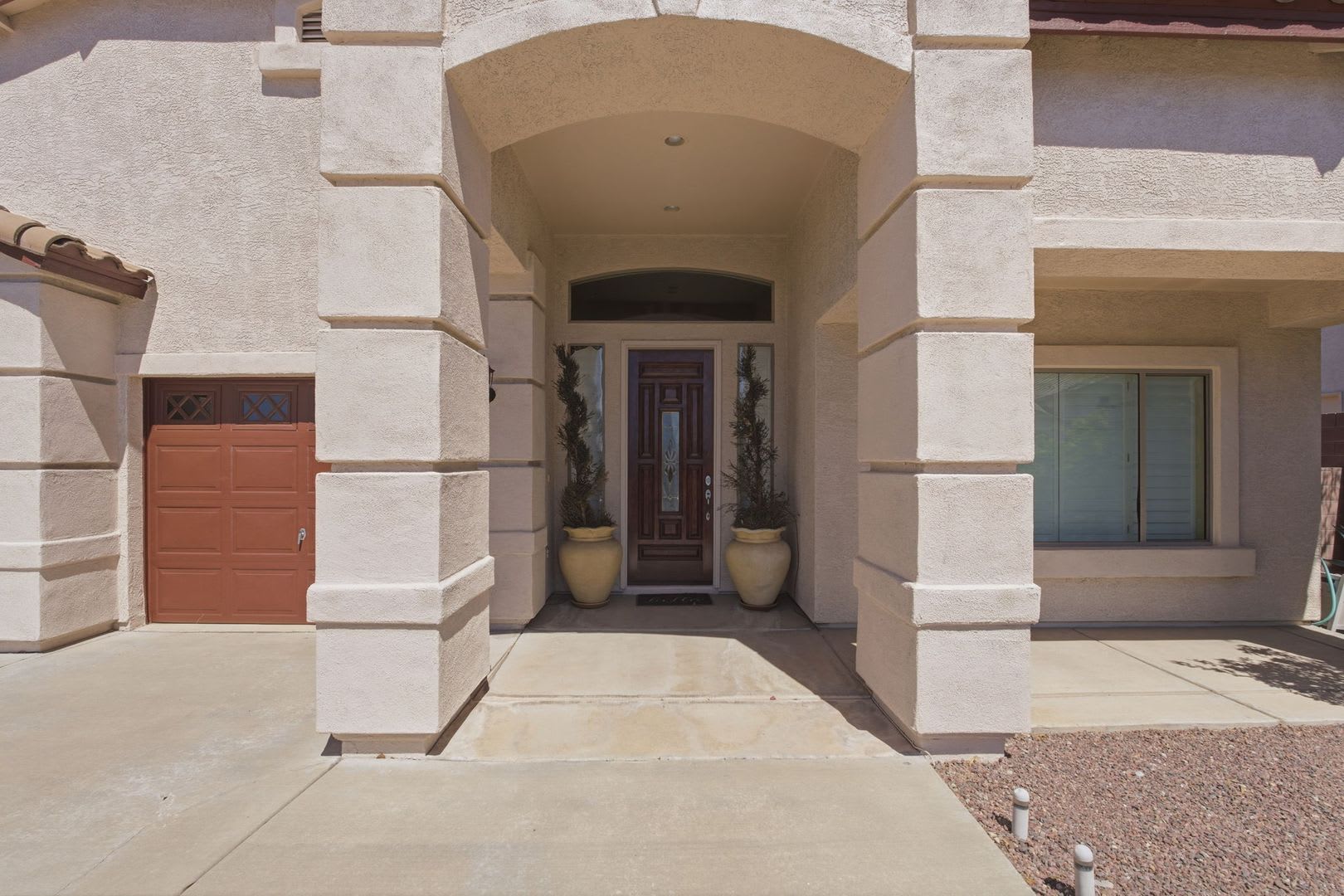 Elegant Home in Exclusive Gated Community near St. Phillips Plaza – photo 4