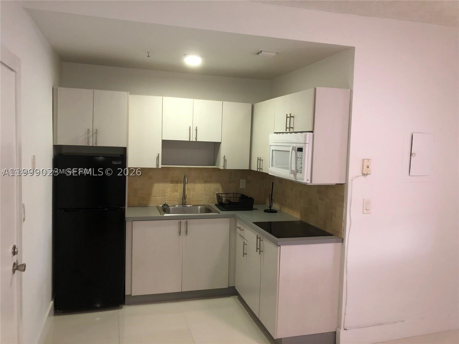 2730 Collins Ave – photo 4