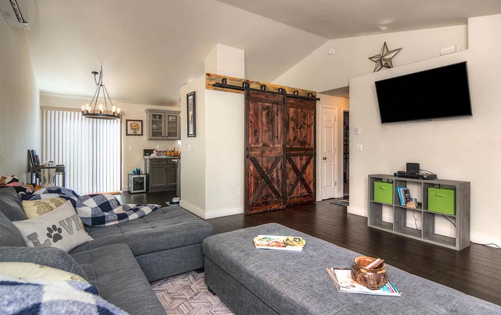 Fantastic 2 Bed/2 Bath with Fully Fenced Backyard – photo 2