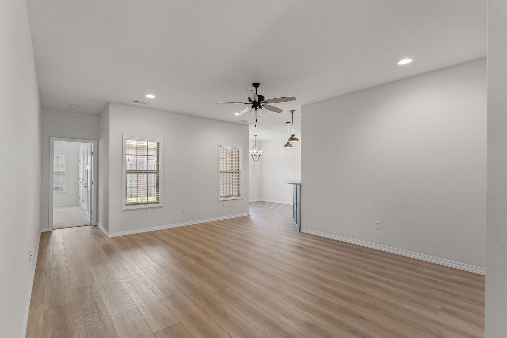 NEW LUXURY 3 BED 2 BATH 2 CAR GARAGE DUPLEX – photo 2