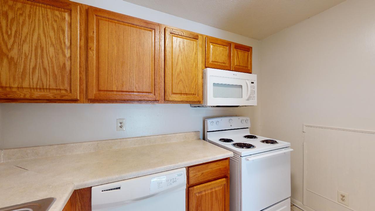 916 Navarro Dr – photo 4