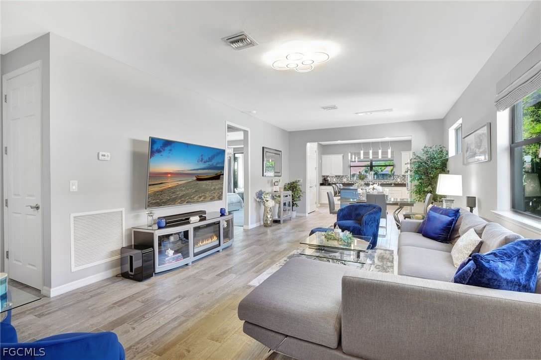 10908 Clarendon Street – photo 4