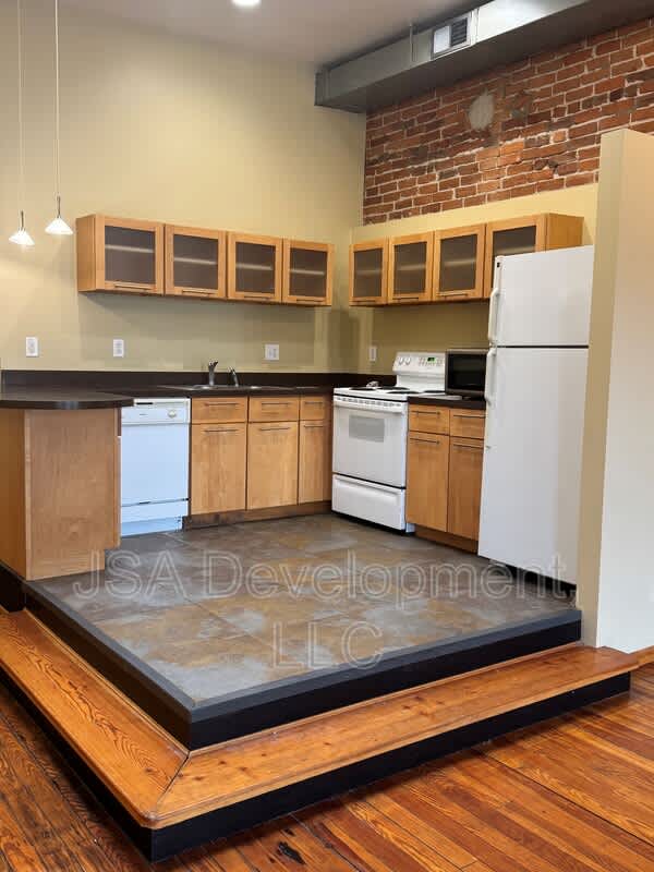 220-224 E 4th St – photo 3
