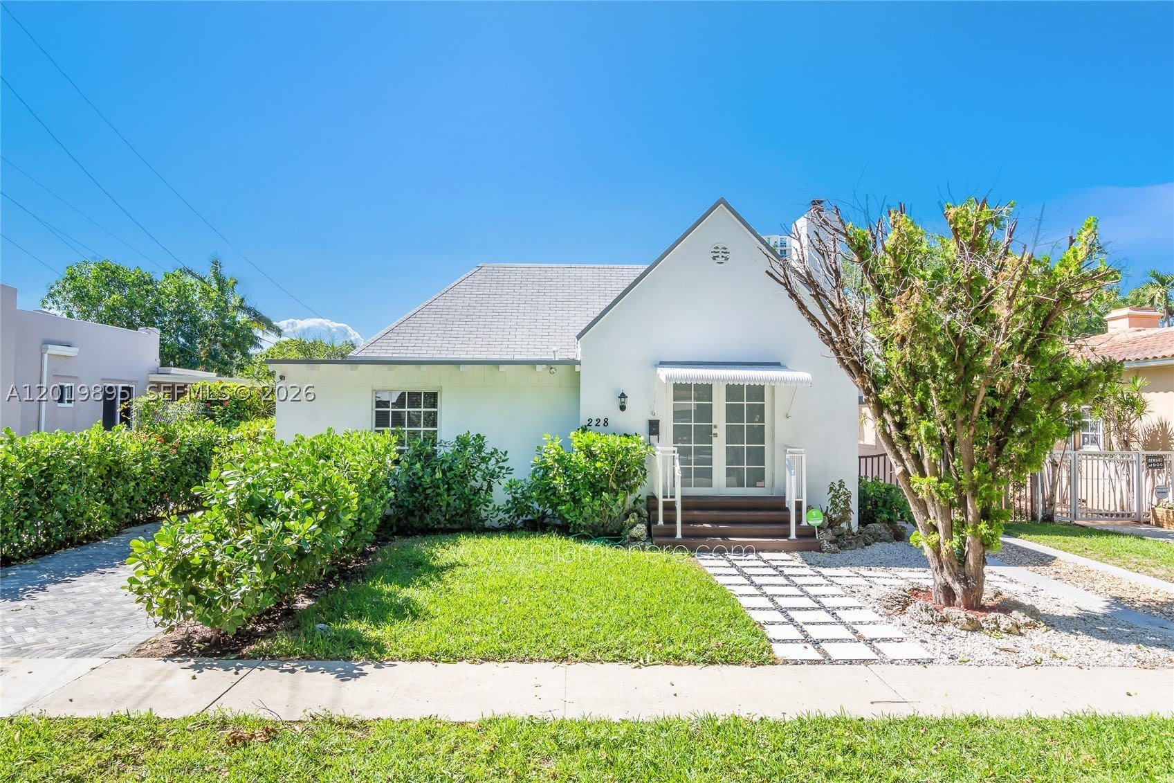 228 Sw 23Rd Rd – photo 1