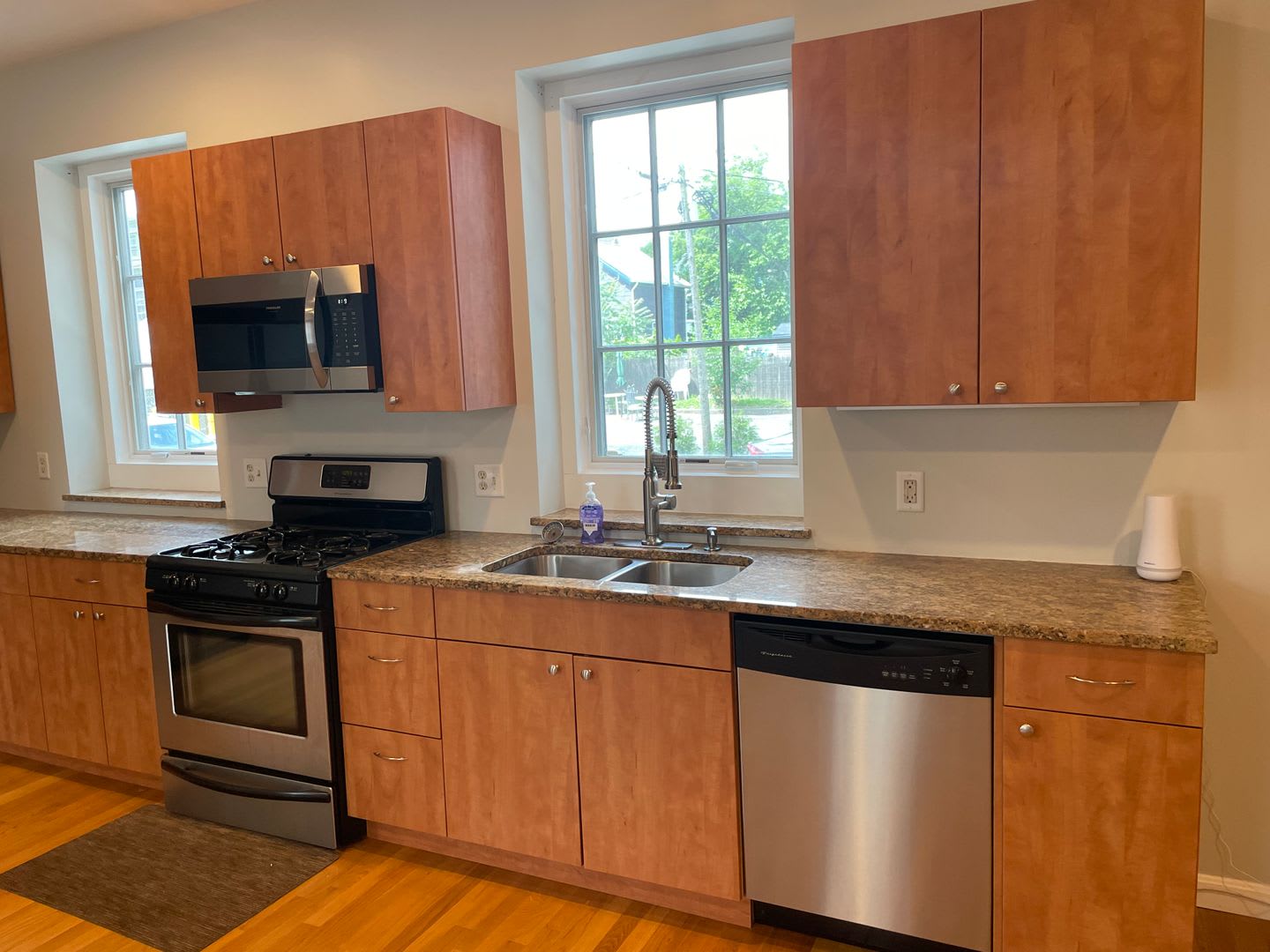 Newly Renovated Townhouse Style Condo for Rent in Providence! – photo 3