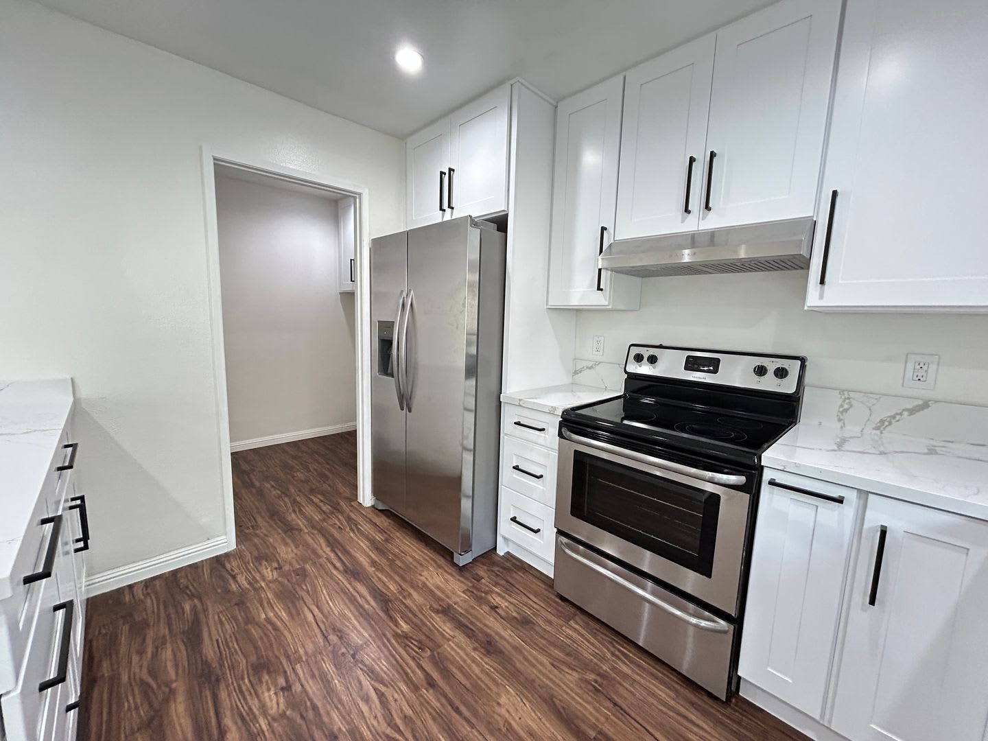 Private 3 Bedroom End Unit Condo in Orange with Trees View – photo 3