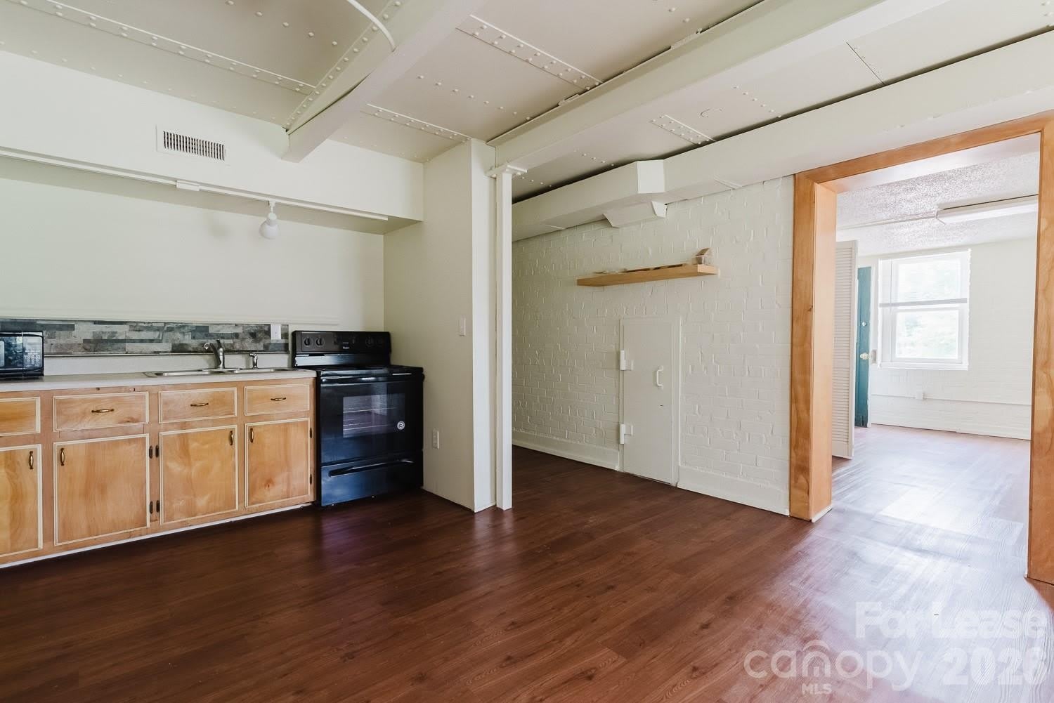 203 W Liberty Street – photo 5