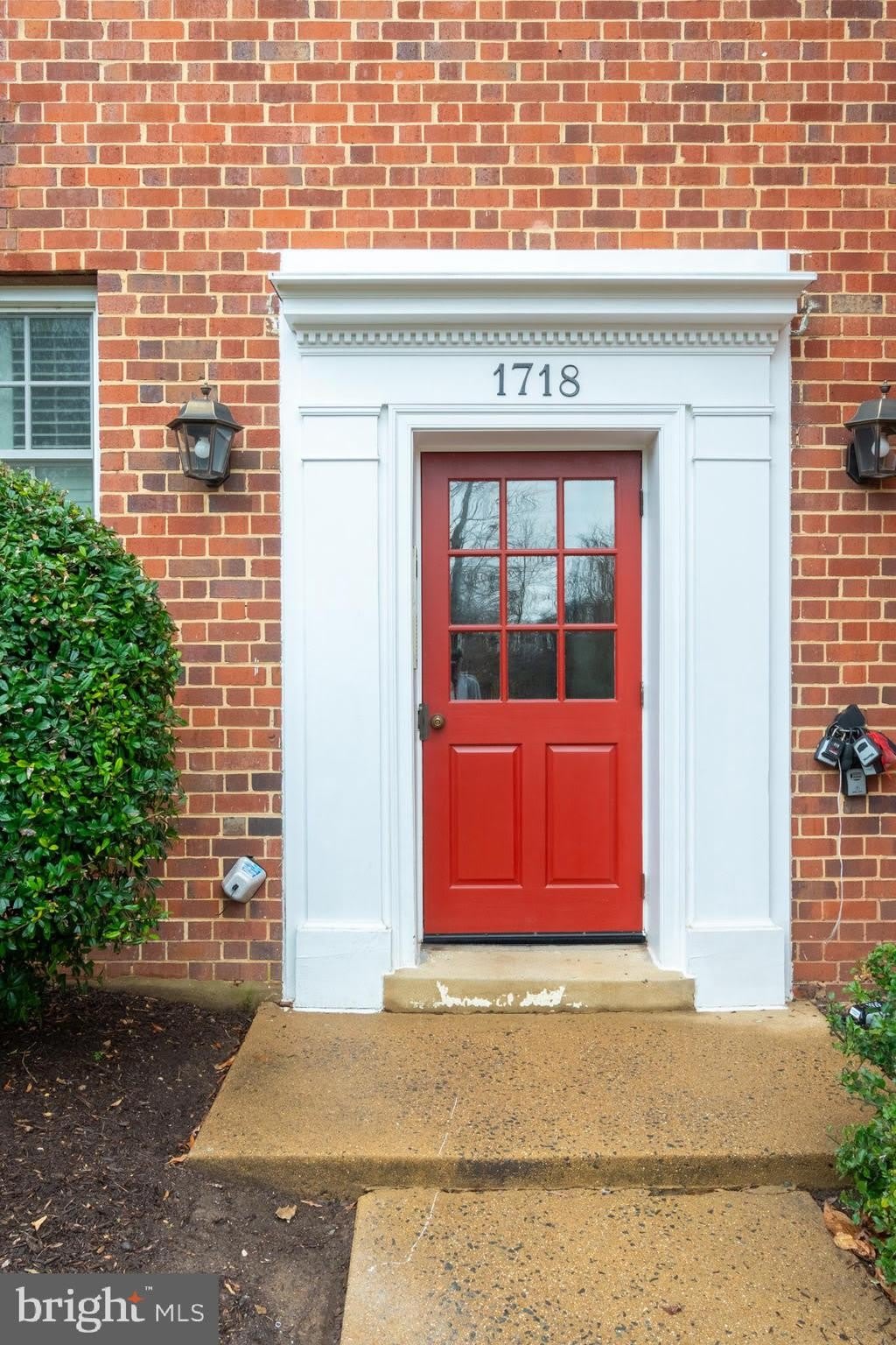 1718 W ABINGDON Drive – photo 1