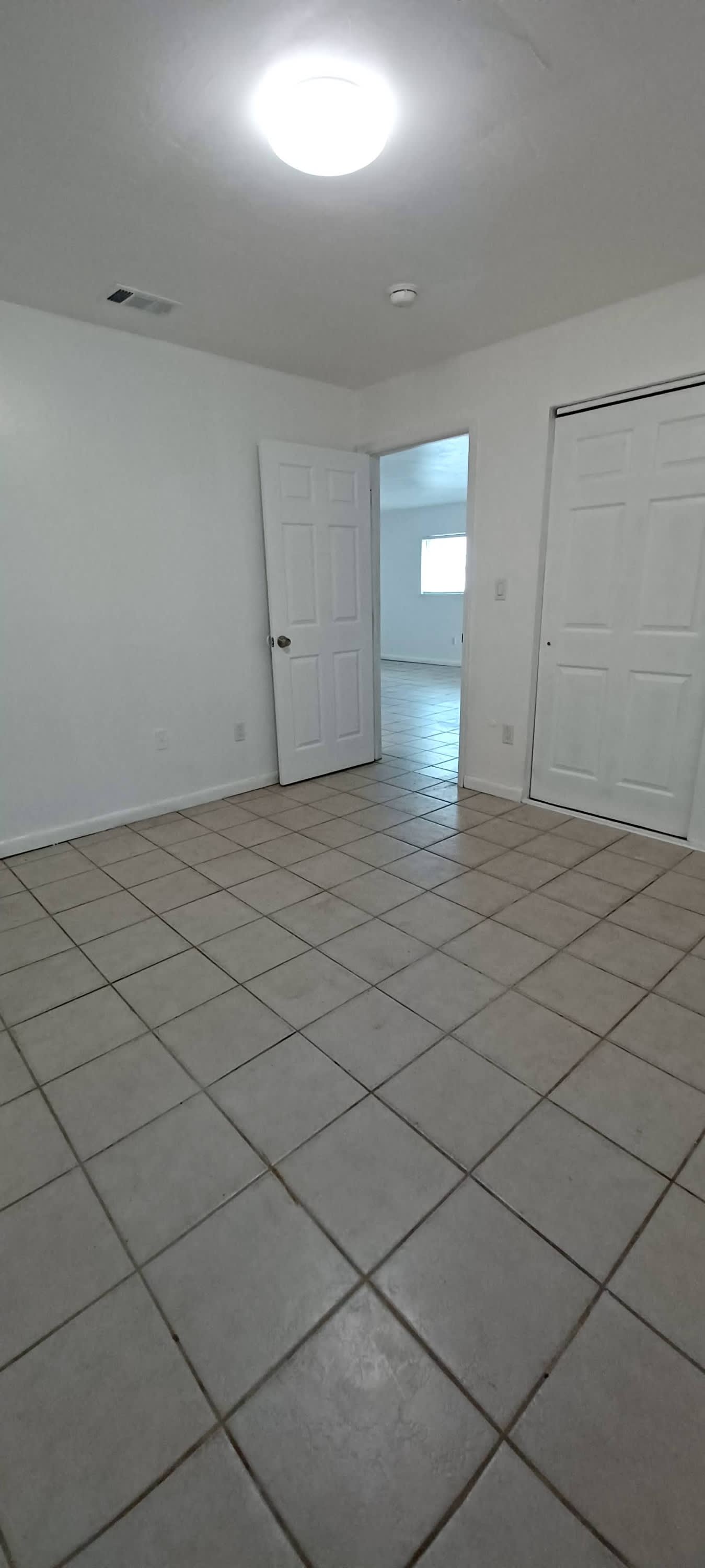 3220 SW 26th Terrace, Apt #4 – photo 4