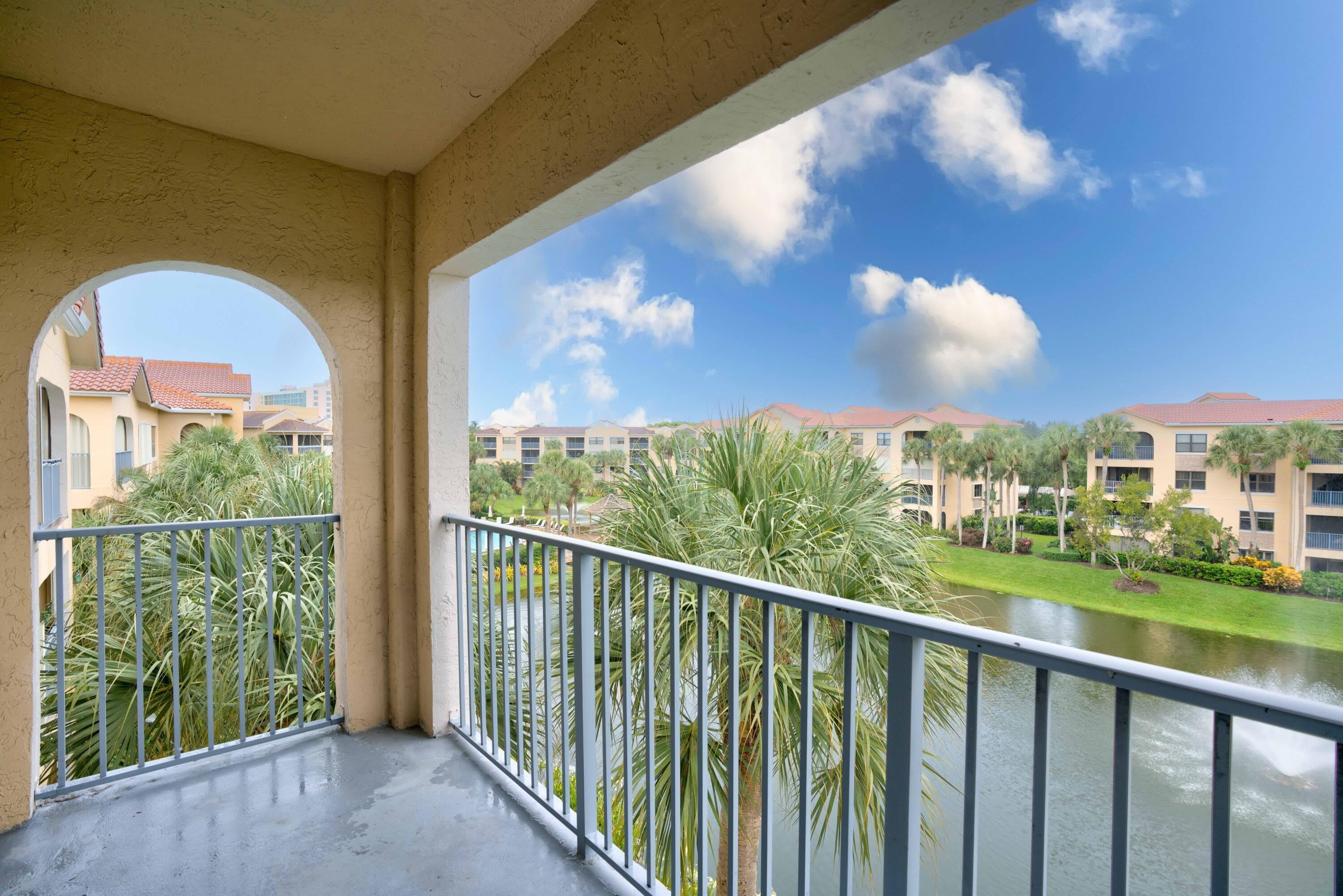 100 UNO LAGO Drive – photo 4