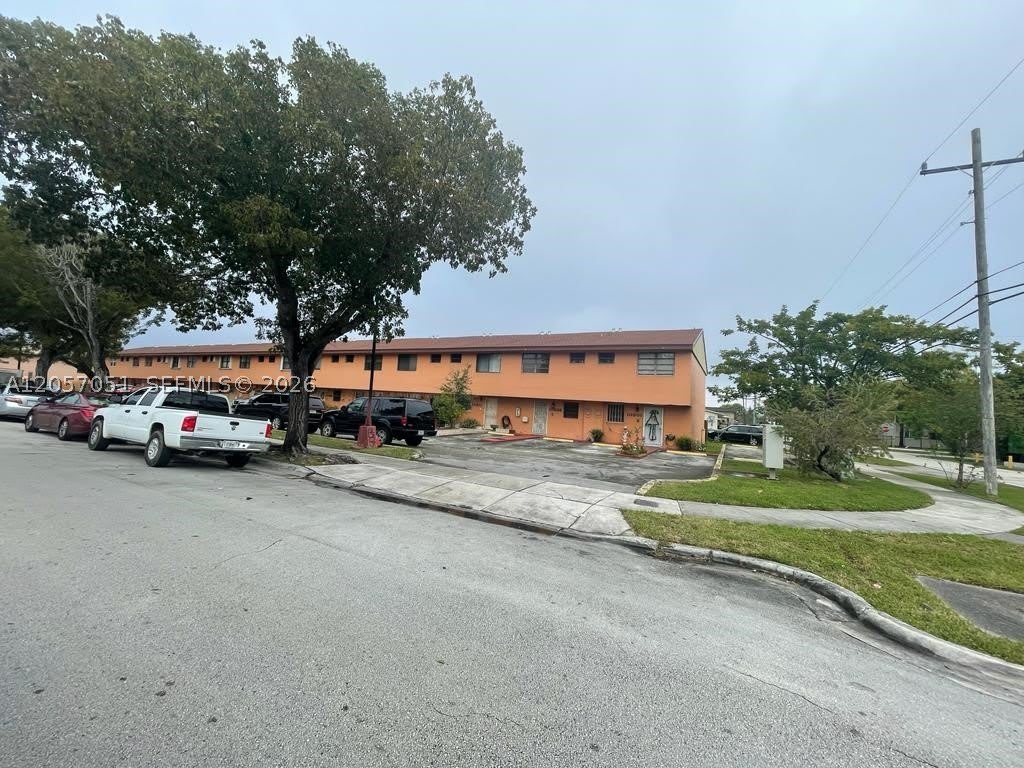 10851 SW 6th St – photo 2