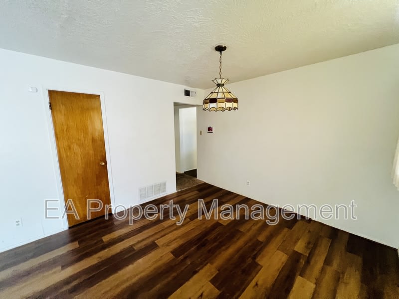 716 Dallas St NE – photo 3