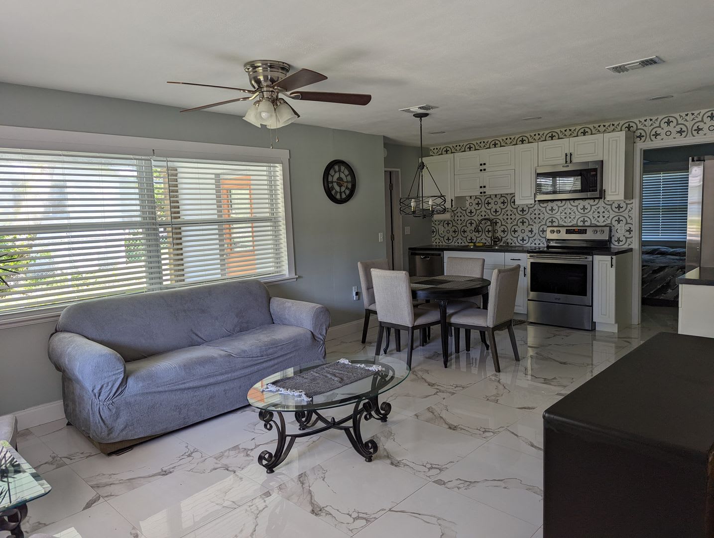 Lovely 3/2 in Beverly Hills – photo 2