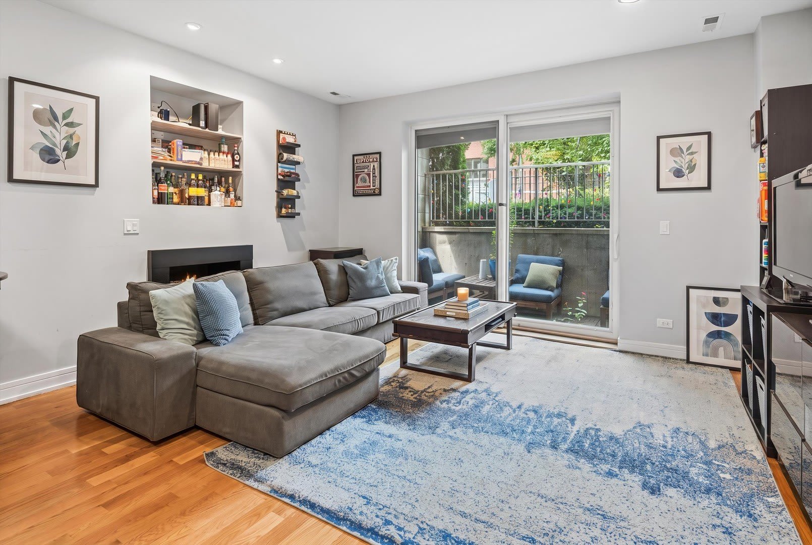 4303 N Kenmore Avenue – photo 3