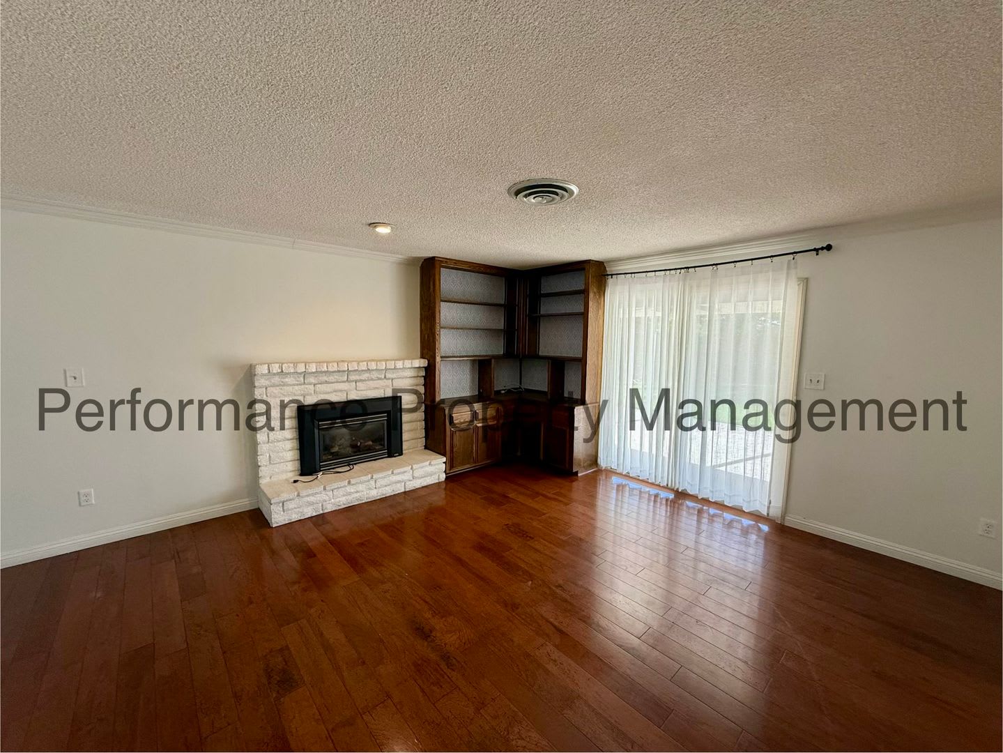 Cute 3 Bed/2 Bath SW Bakersfield Home w/ RBP & $0 Deposit Option – photo 4