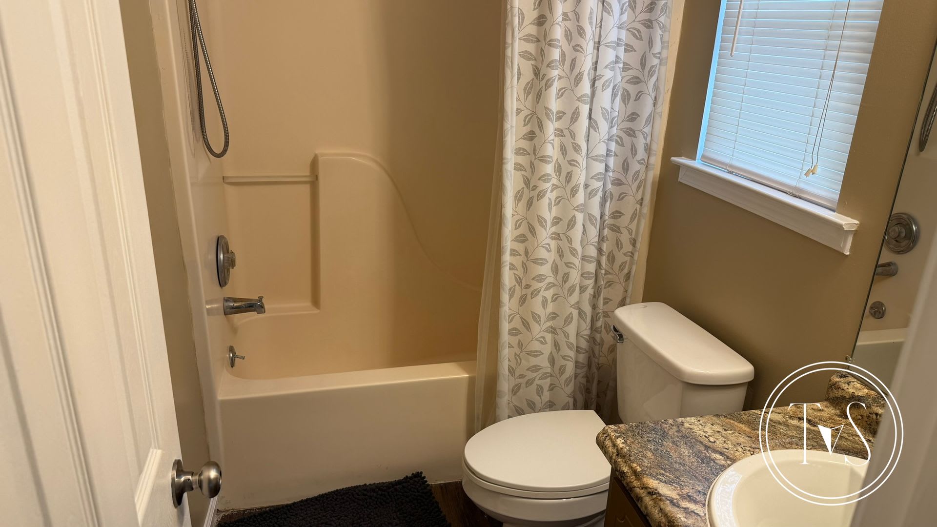 Charming 3-Bedroom Home in Smiley Woods! – photo 4