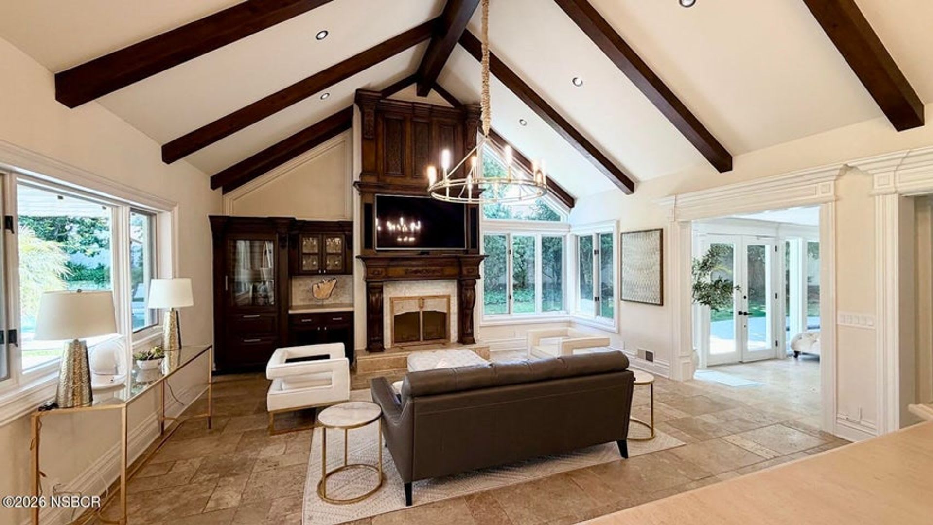 Elegant 6‑Bedroom Retreat with Pool, Spa & Wine Room – photo 2