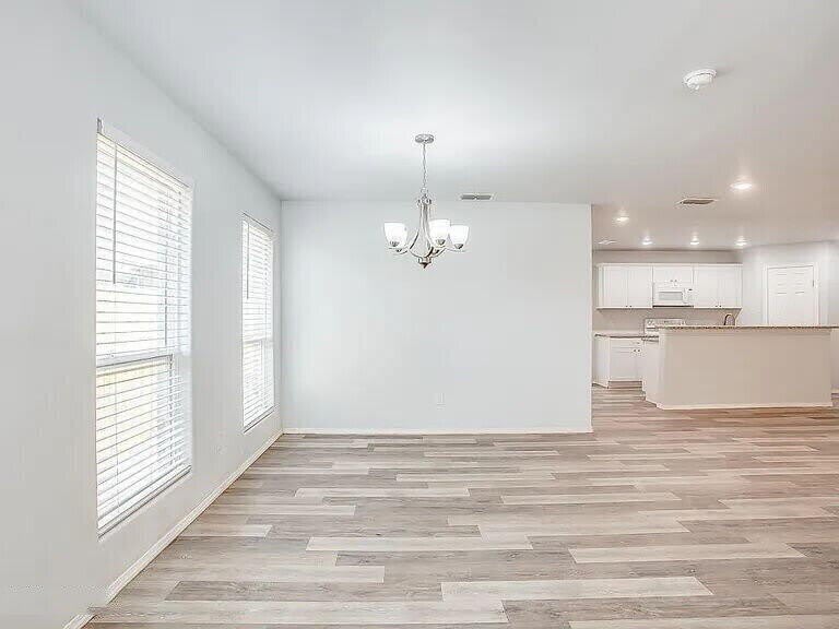 5514 Jarvis Street – photo 4