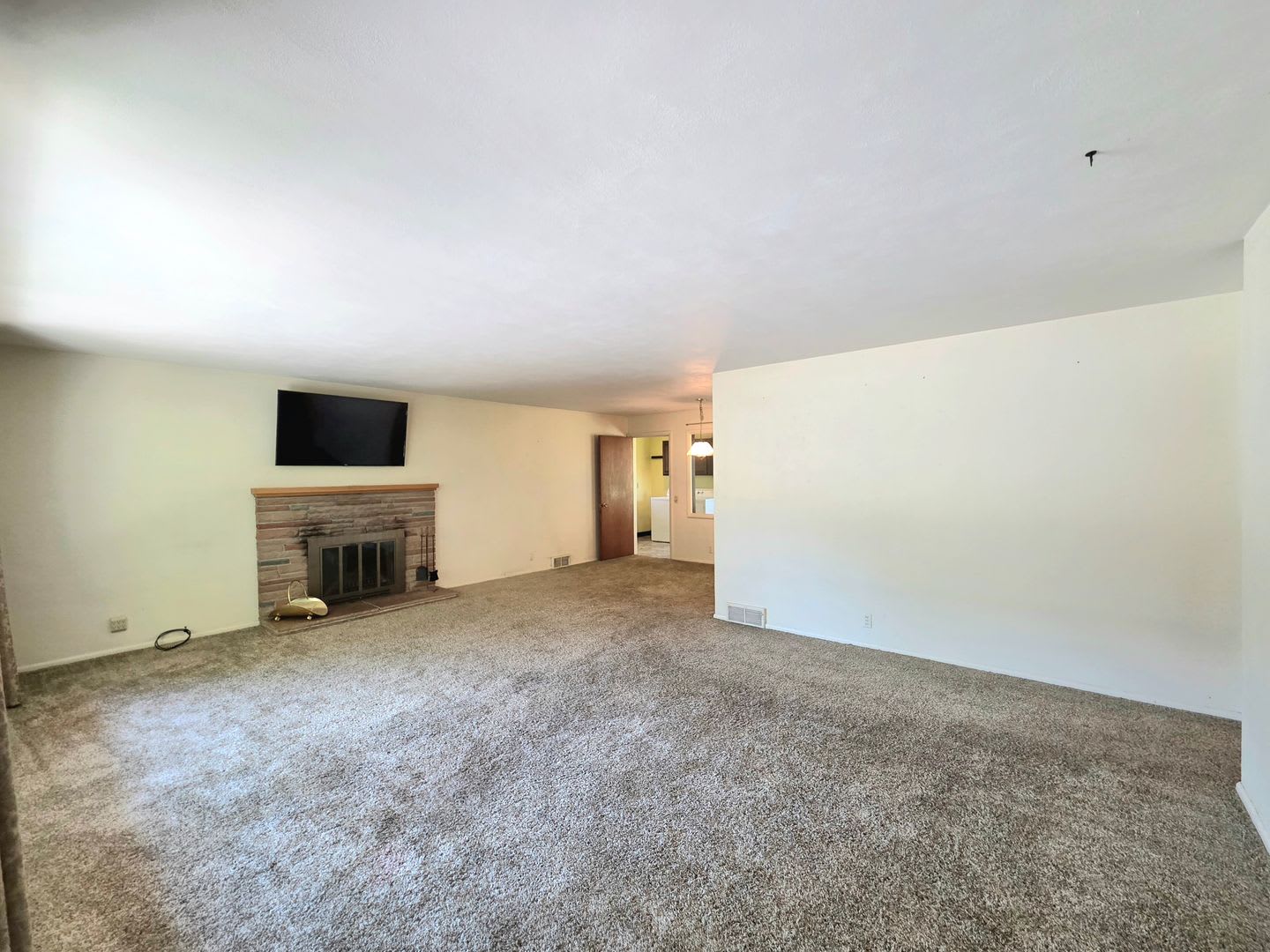 Sprawling 3 Or 4 Bedroom House For Rent In A Great Wenatchee Neighborhood W D Included – photo 4