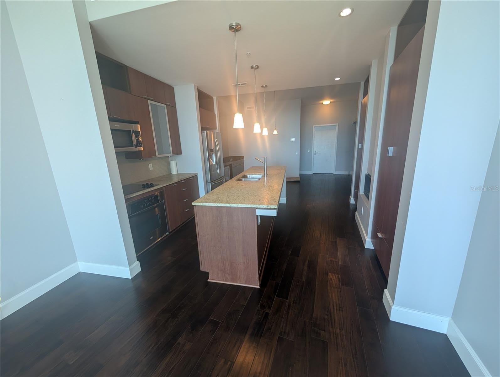 912 CHANNELSIDE Drive – photo 3