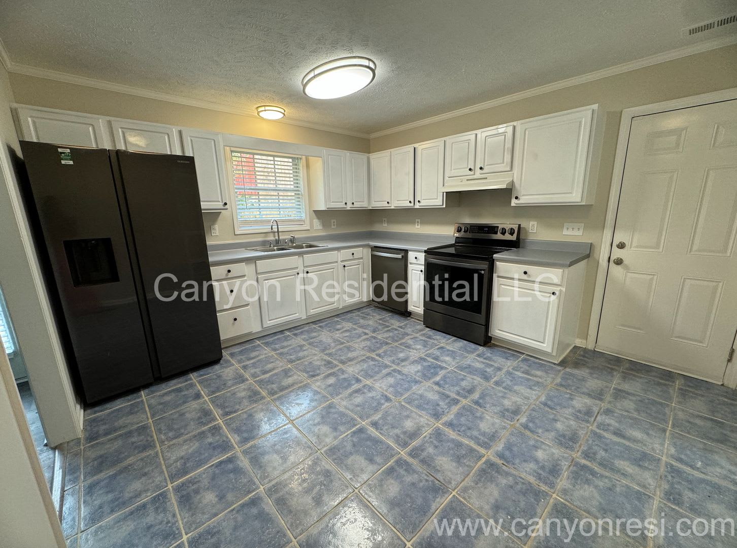 Recently Renovated 3 Bedroom Beautiful home! – photo 3