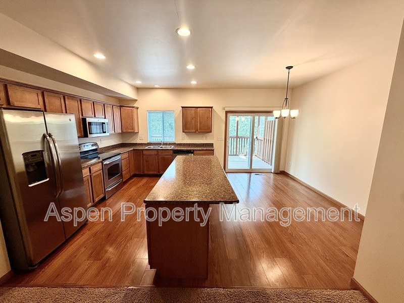 922 Ryan Court – photo 2