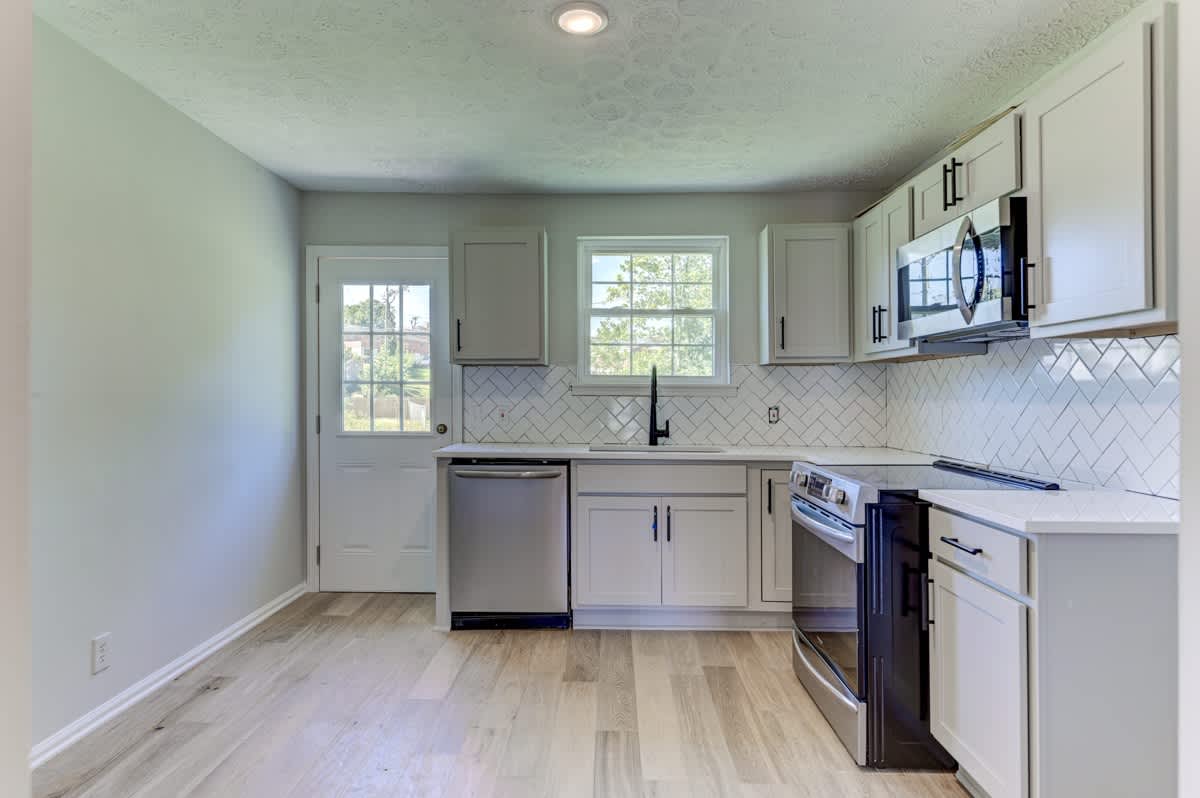 2326 Brittany Drive – photo 4