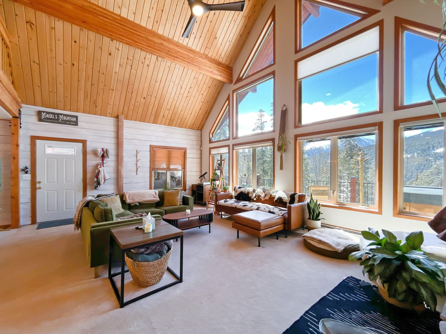 Luxury Home in the woods with unparalleled views! Garage! Pets Negotiable! Hot tub! – photo 5