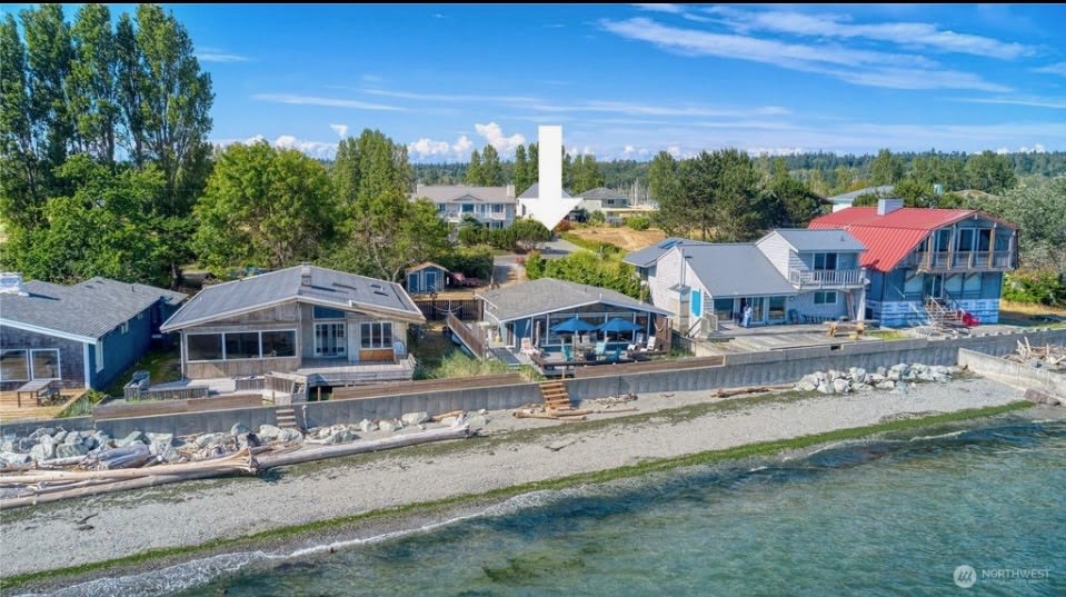 1563 Edwards Drive – photo 2