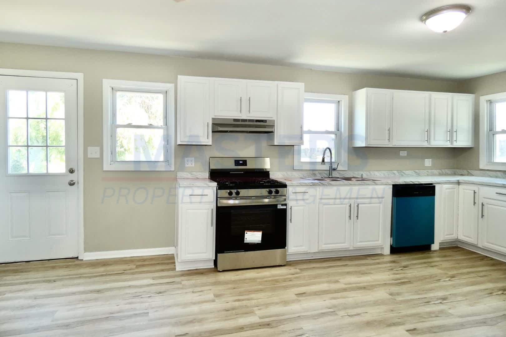 2163 Hoops Dr – photo 3