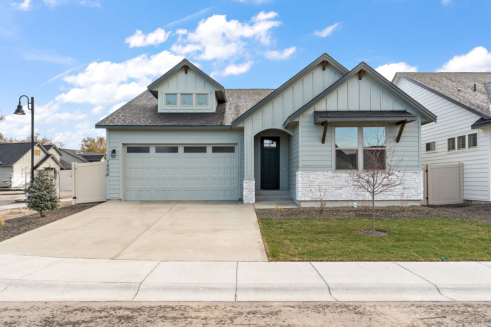 Beautiful Star Home in Gated Community – photo 3