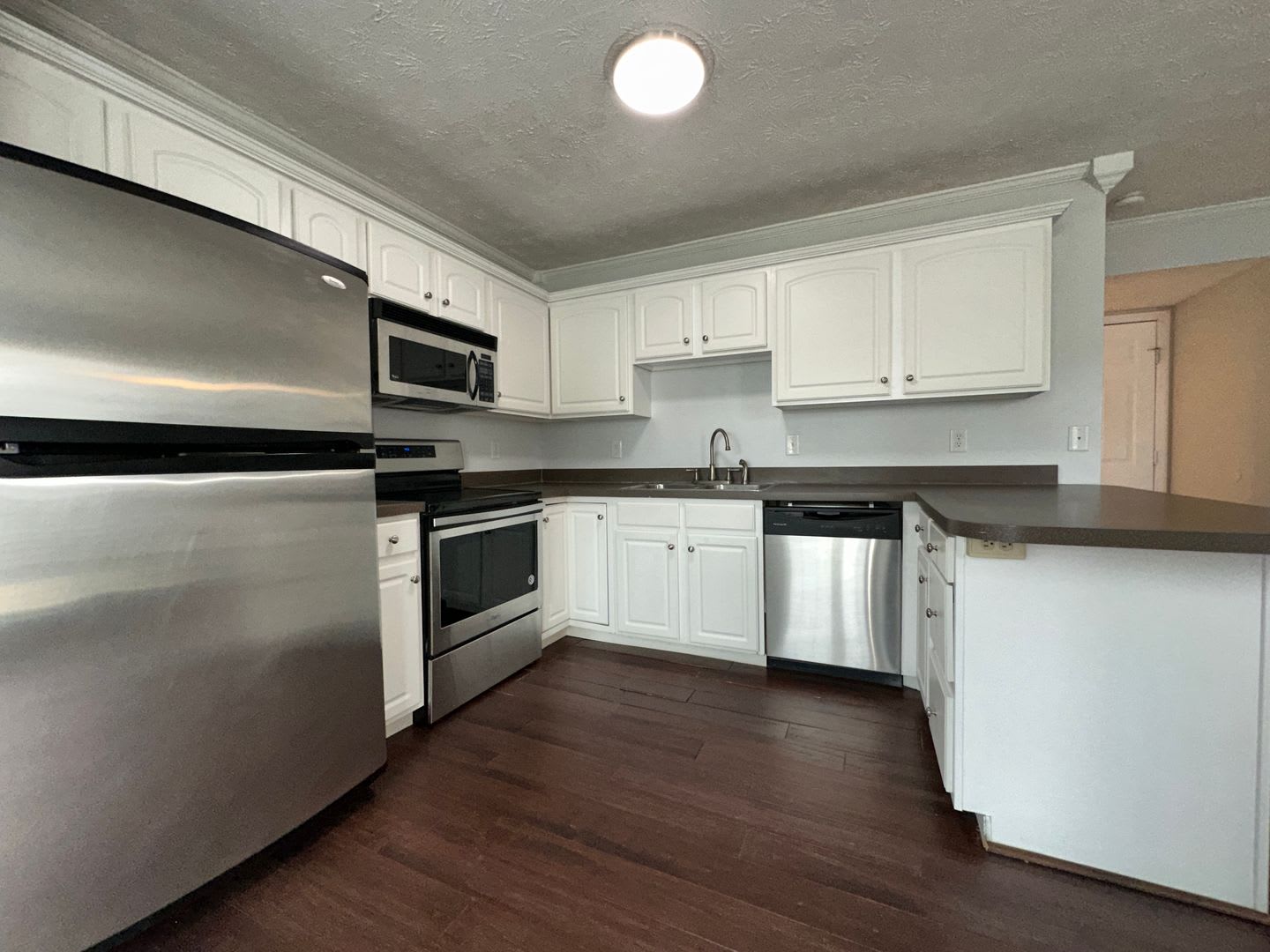 Lovely Single Family House! All Electric, Garage, Deck, Privacy Fenced Backyard, Pets Ok! – photo 2