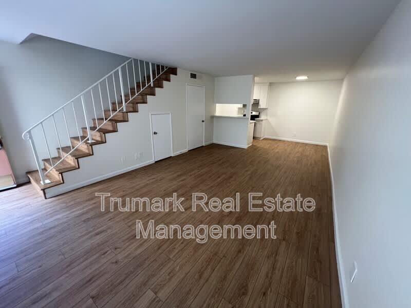 2713 Montrose Ave – photo 4