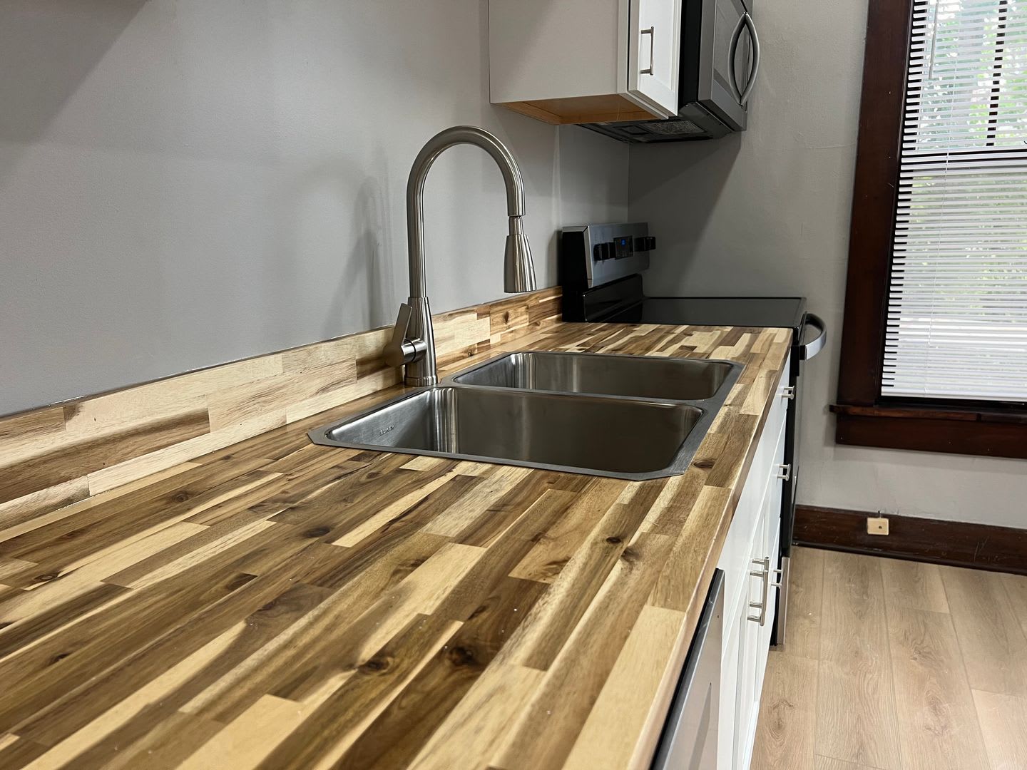 *Available August 2027!* 5 bedroom house downtown!! Recently Renovated! – photo 4