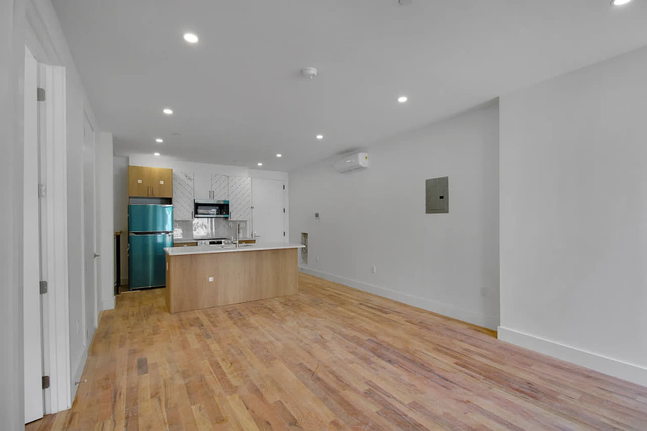 1367 Madison St Apt 2R – photo 1