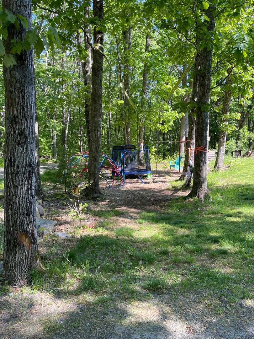 Huge House tucked in a great part of the York, Maine, close to the tolls for easy access! – photo 2