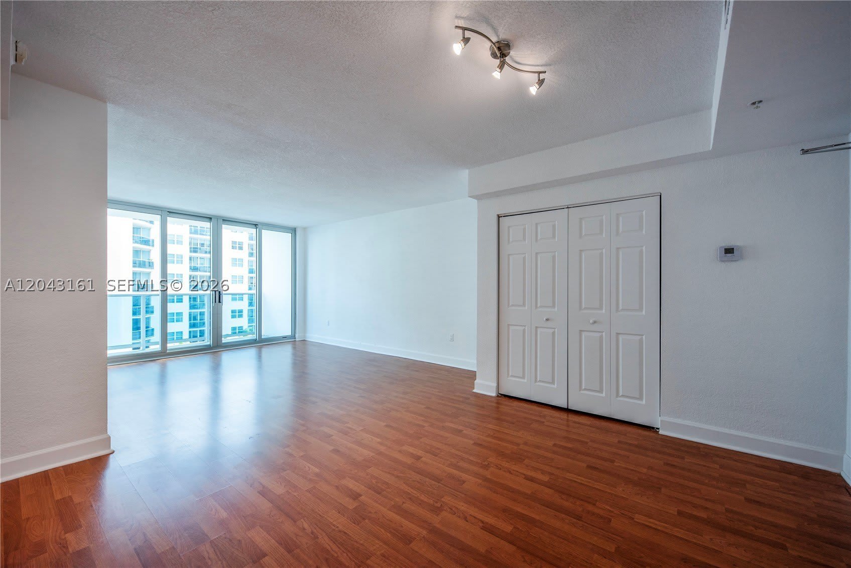 7501 E Treasure Dr – photo 4