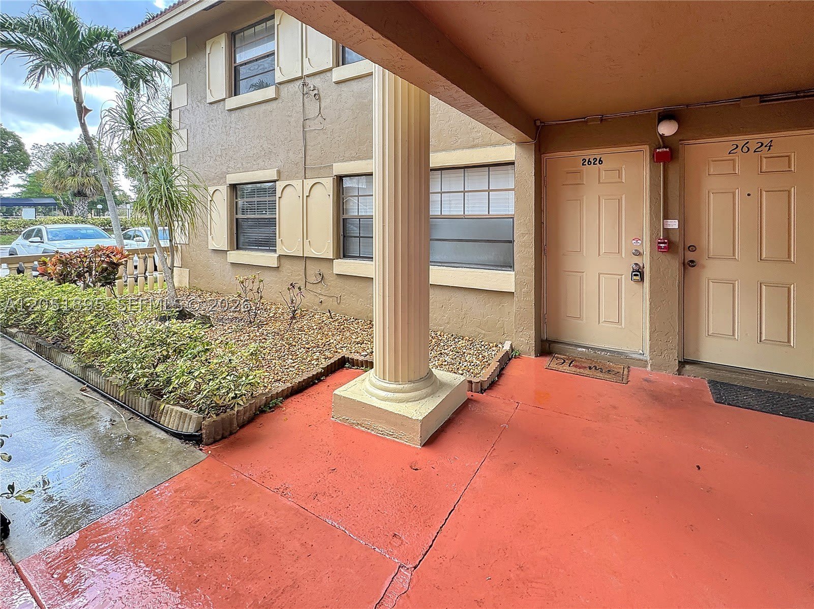 2626 Riverside Dr – photo 2