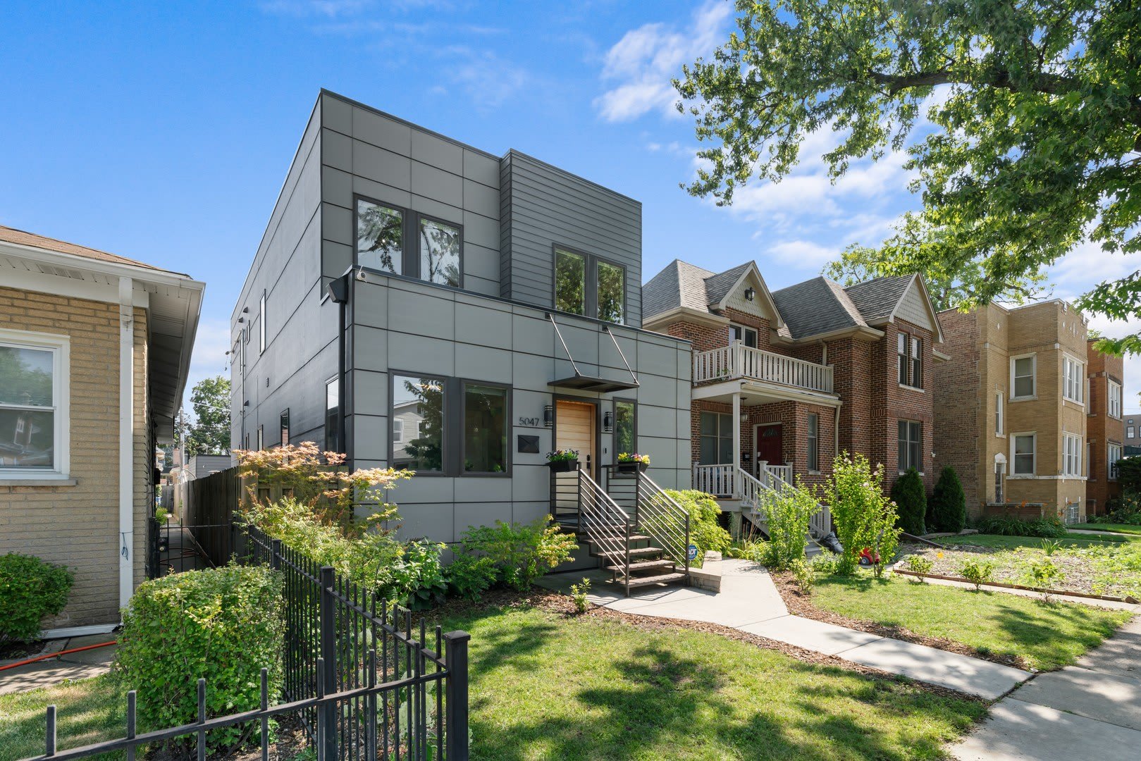 5047 W Winnemac Avenue – photo 2