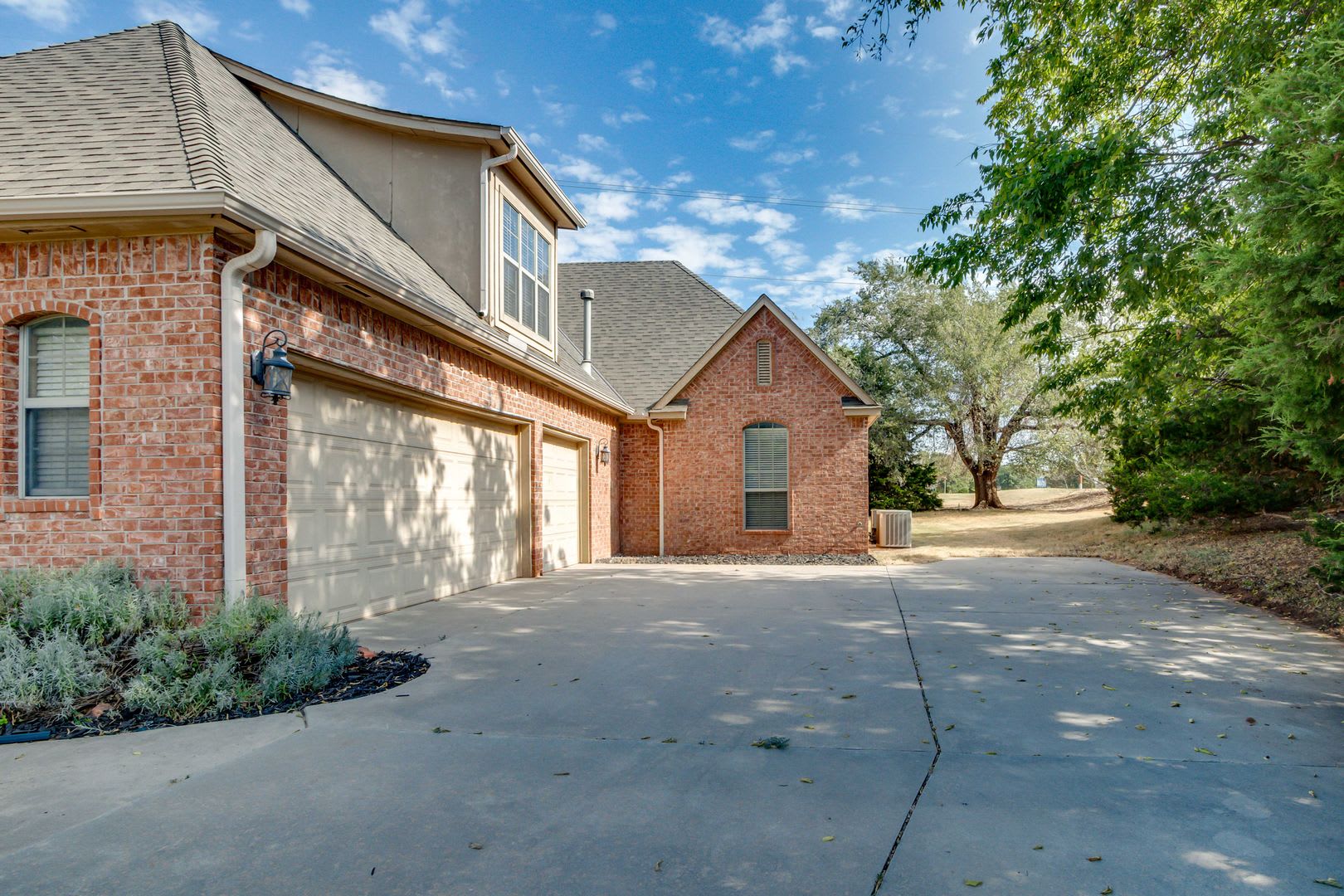 Beautiful 4Bedroom Home tucked away on a quiet cul-de-sac in Coffee Creek! Edmond Schools! Available Now!!! – photo 5