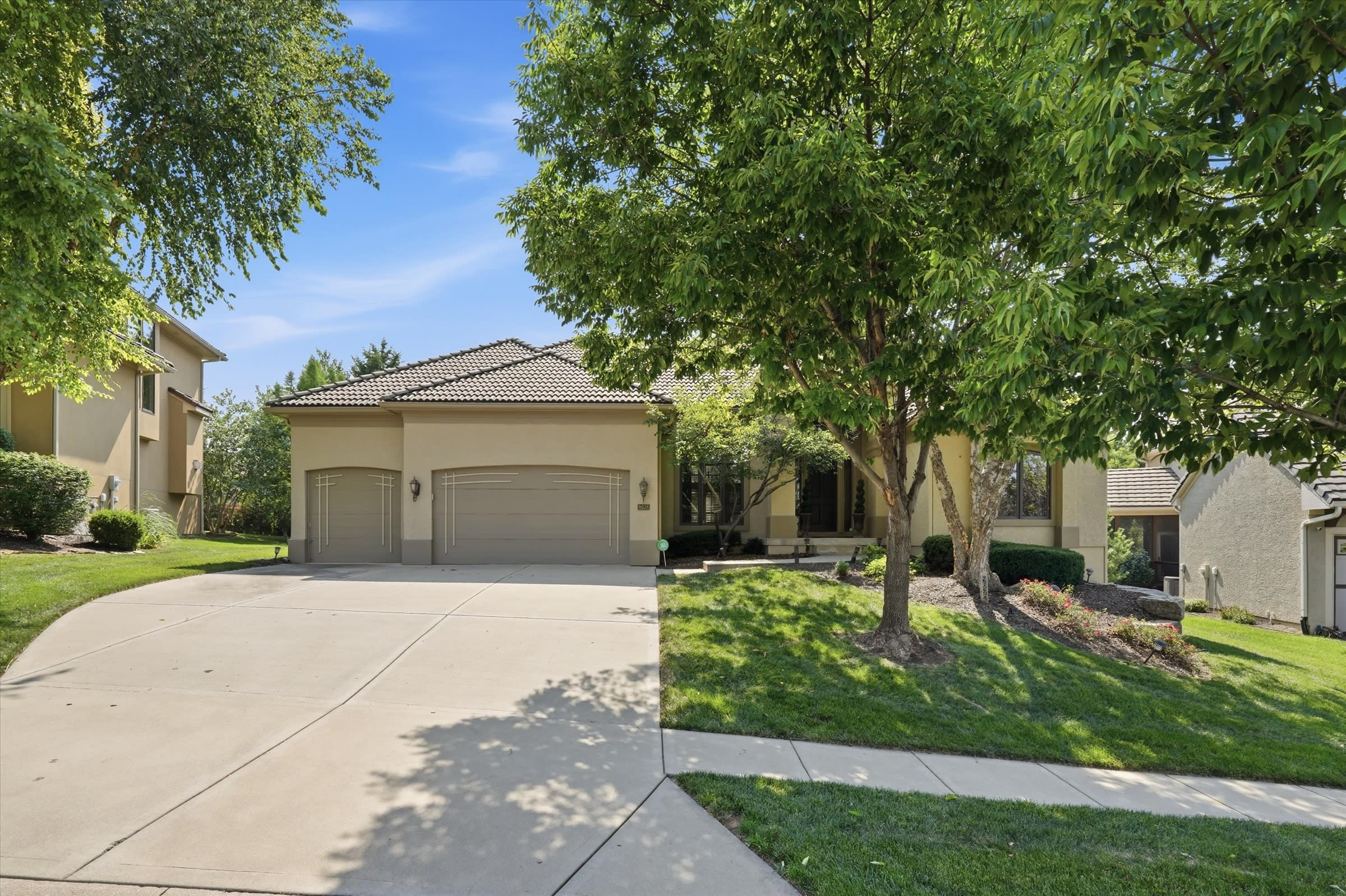 9638 Zarda Drive – photo 1