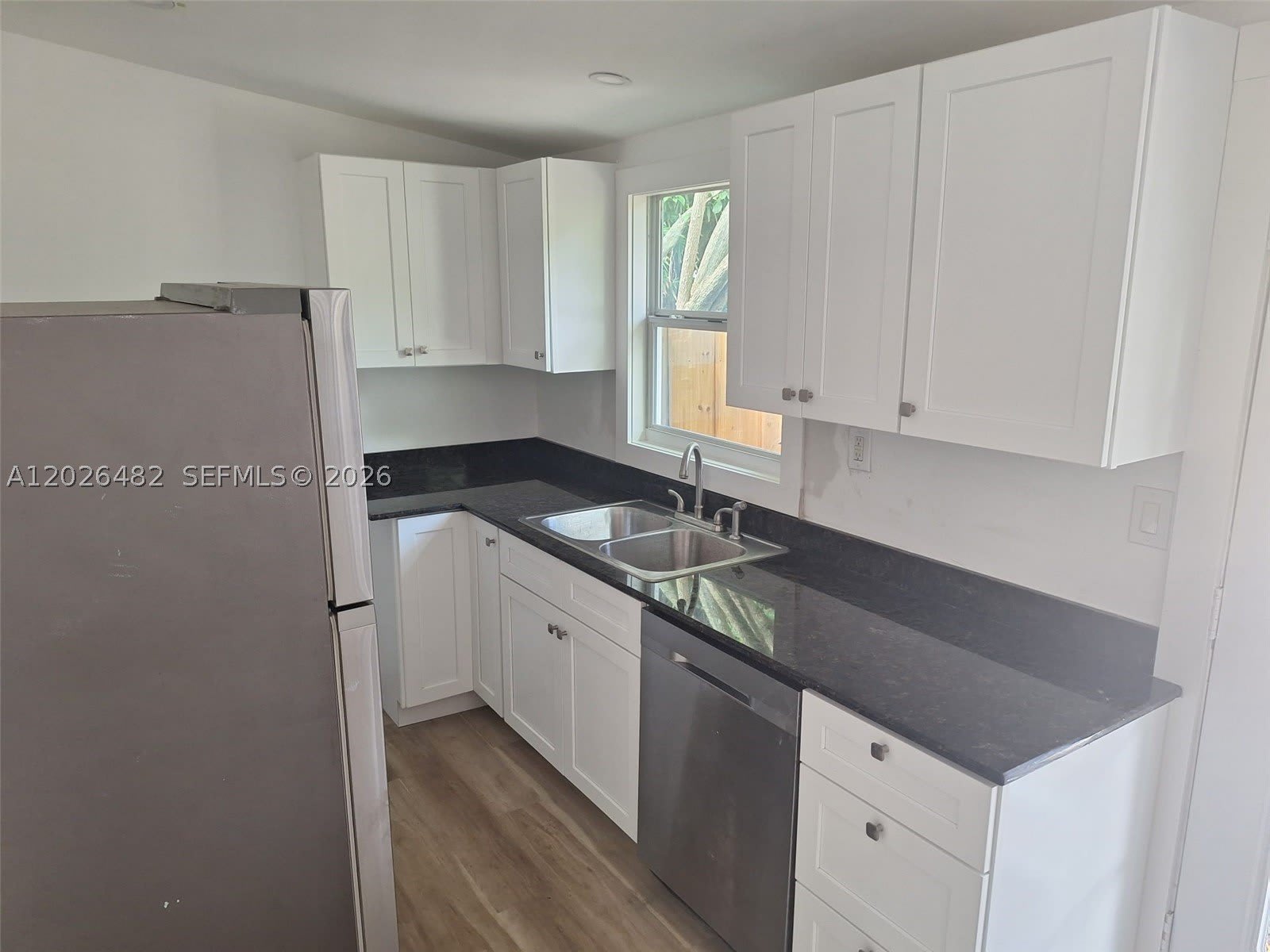 1121 NE 1st Ave – photo 2