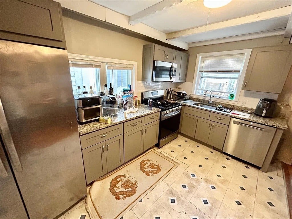 401 W 4th St – photo 1