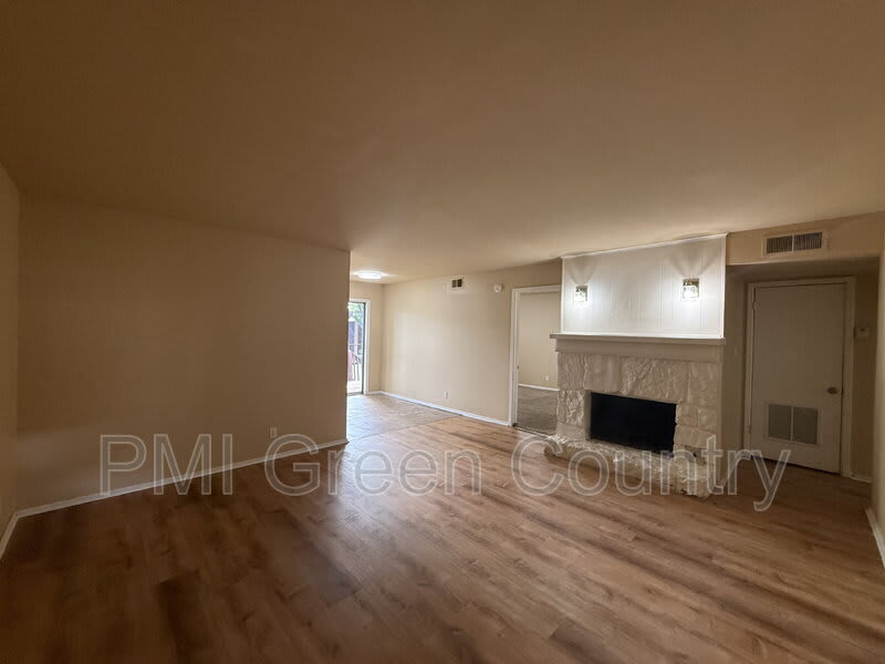 4334 E 67th St – photo 3