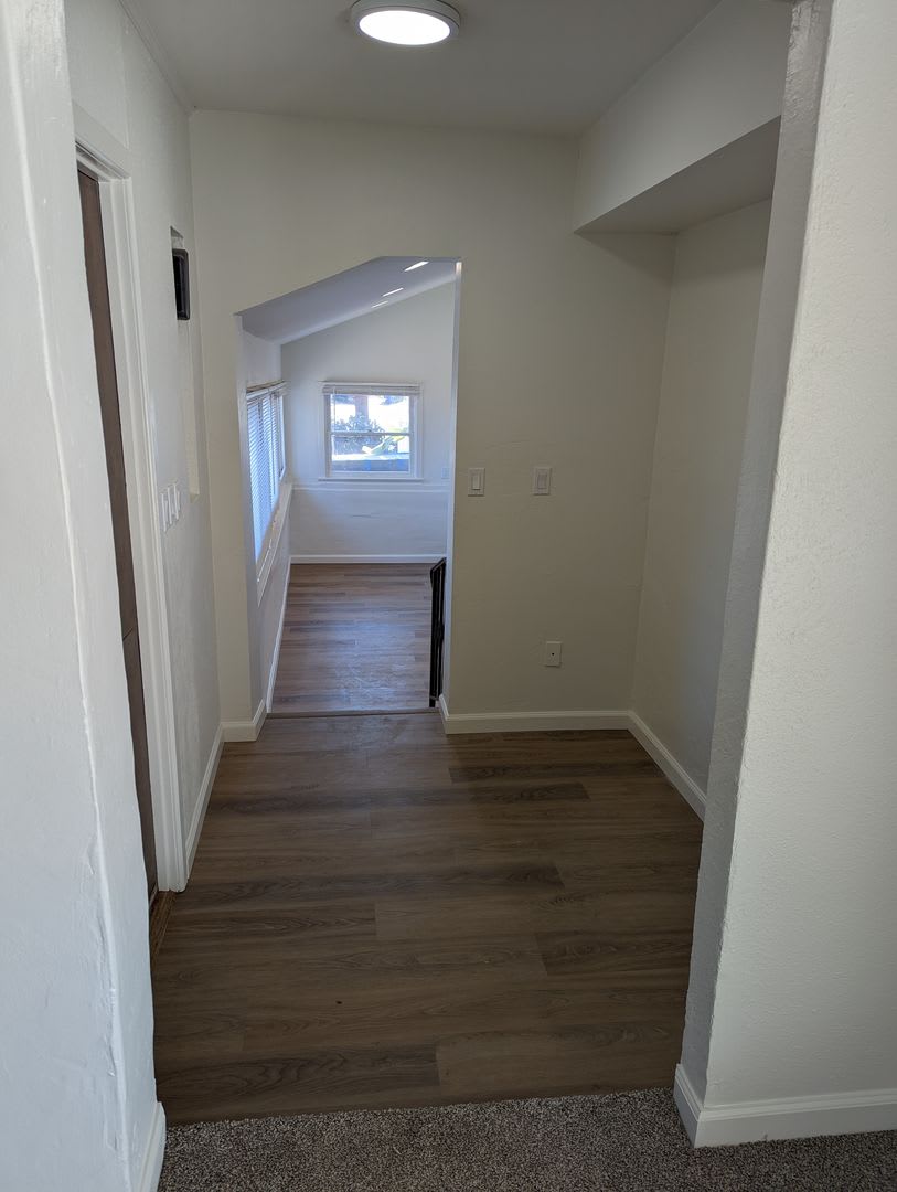 COMING SOON! Charming 2 Bed 1 1/2 Bath in Crest – photo 4