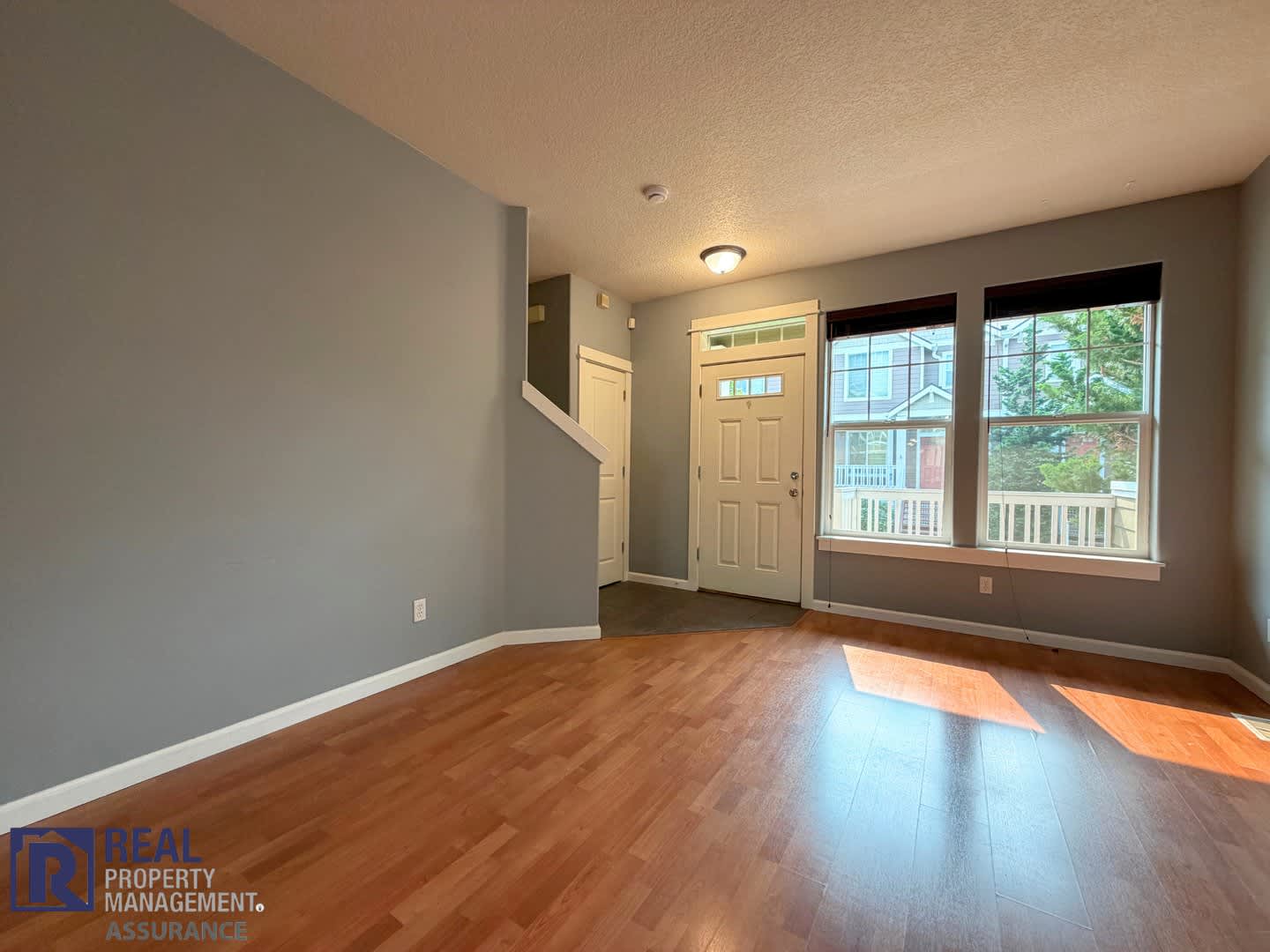 750 Off Move In Special Bright 2 Bedroom 2 5 Bath Beaverton Townhome With Garage A C – photo 2