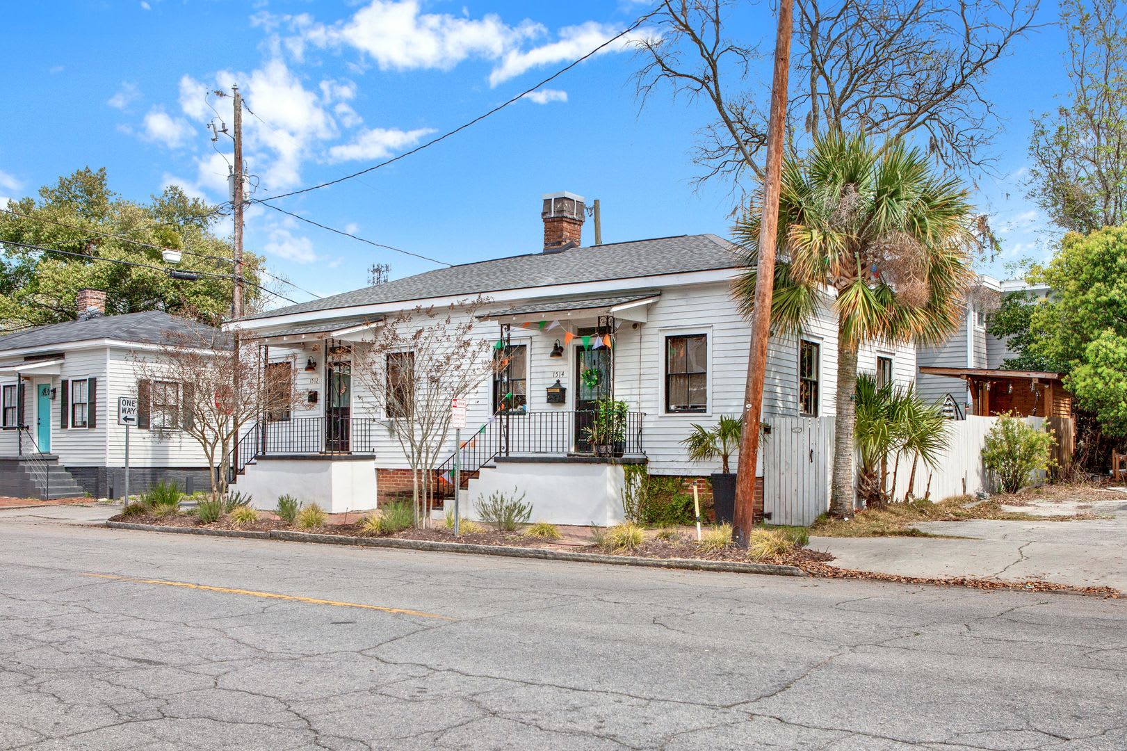 Charming Railroad-Style Townhouse Near Forsyth Park & Starland – photo 2