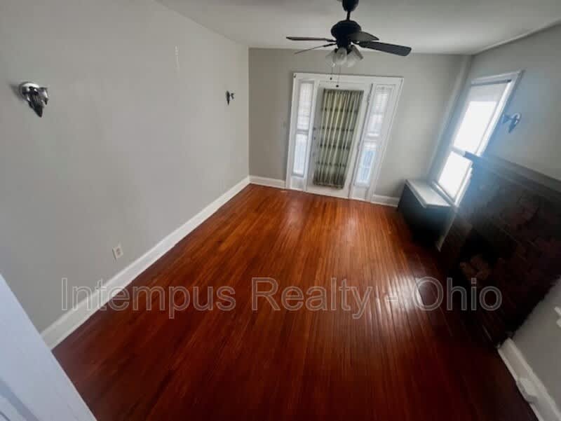 4237 Vine St – photo 3