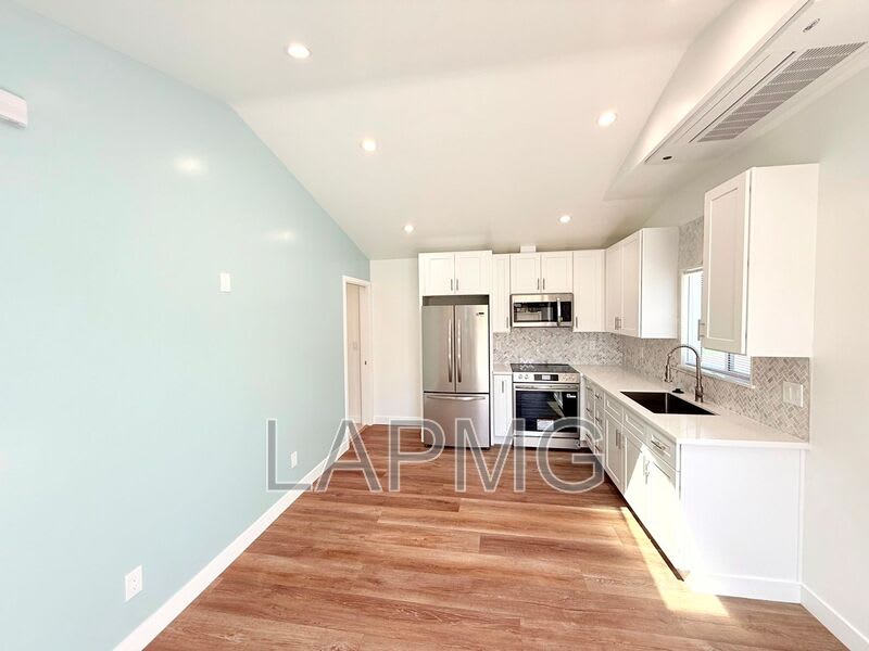 10837 Fellows Avenue – photo 1